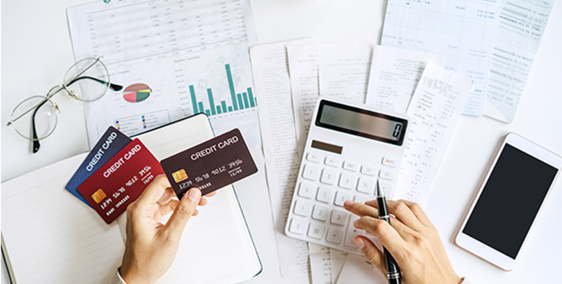 अपने क्रेडिट कार्ड बैलेंस और देय राशि की जांच कैसे करें